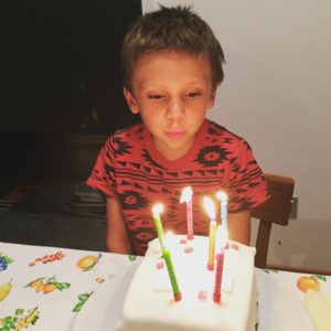 Making a 6th birthday wish in Italian.